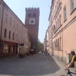 Šikmá věž není jen v Pise