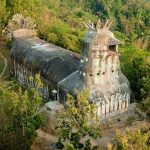 Kostel ve tvaru slepice? To je Gereja Ayam v Indonésii