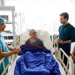 Muž, který přežil o vodě a soli. Zachránili ho po 47 dnech v Himálajích