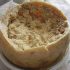 Sýr s živými larvami. Italská pochoutka, ze které se mnohým dělá nevolno
