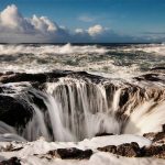 Thórova studna polyká vody Tichého oceánu. Proto se jí někdy přezdívá i brána do pekel