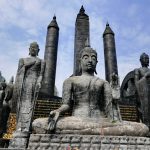 Za zdmi kláštera, kde se léčí “ztracené případy”. Tham Krabok nabízí nový začátek