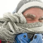 Následky podchlazení mohou být smrtelné. Víte, jak postiženému pomoci?
