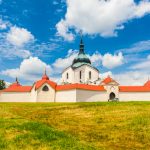 Santiniho Zelená hora je prodchnuta symbolikou čísel, která svědčí o promyšlenosti celé stavby