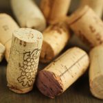 České korkové zátky patří ke špičce. Ze Zlína putují k těm nejlepším vinařům