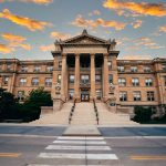 Připadá vám naše státní správa přebujelá? Tato ministerstva vás vyvedou z omylu