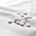 Nebezpečné drogy máme často na dosah. Které to jsou a jaké riziko představují?