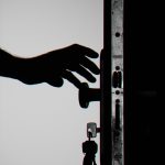 Jak ochránit svůj domov, když jedete na dovolenou? Tyhle tipy odradí každého zloděje